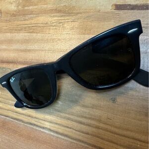Ray-Ban Classic Black Wayfarer Sunglasses